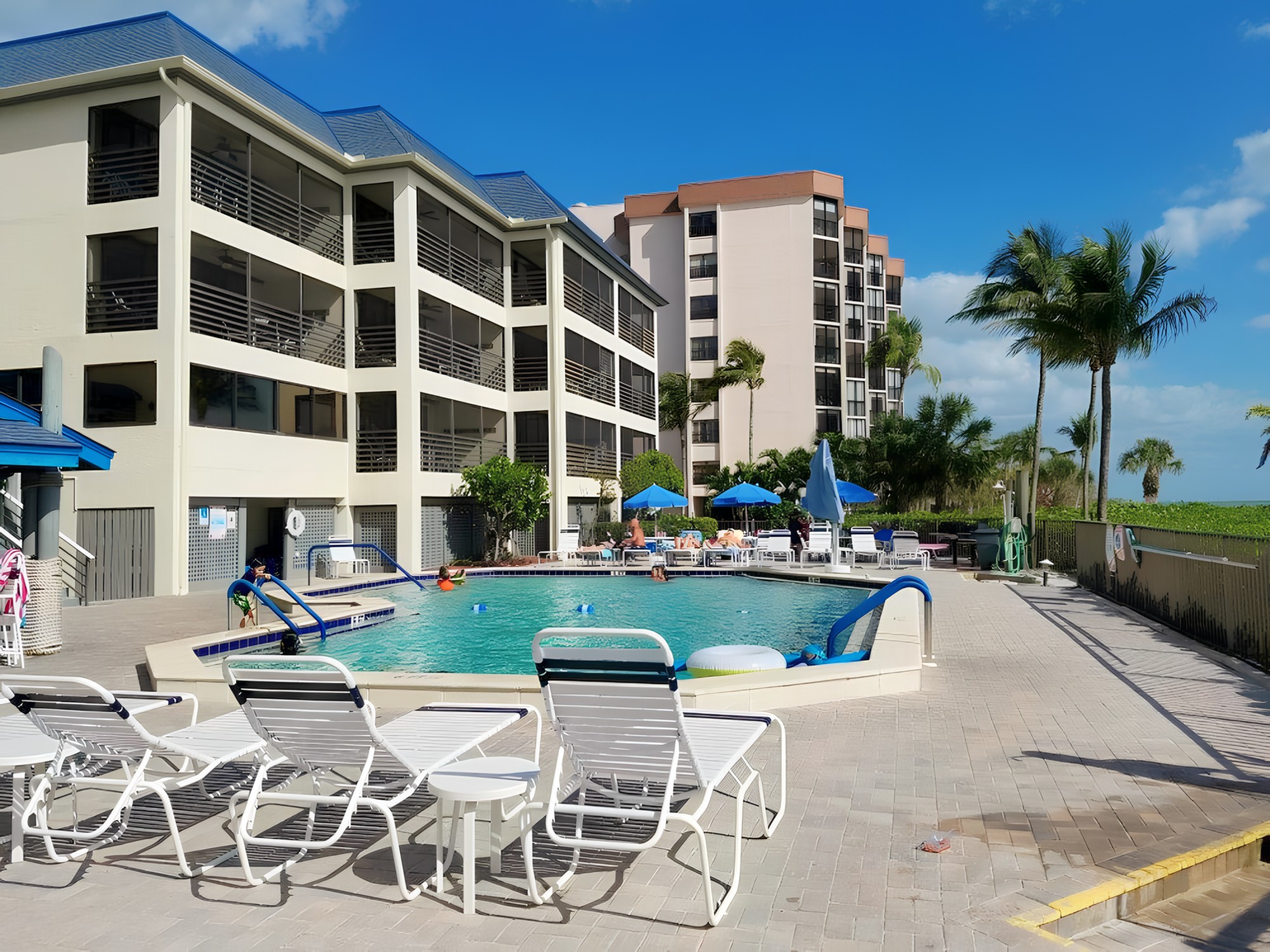 Mariner's Boathouse & Beach Resort
