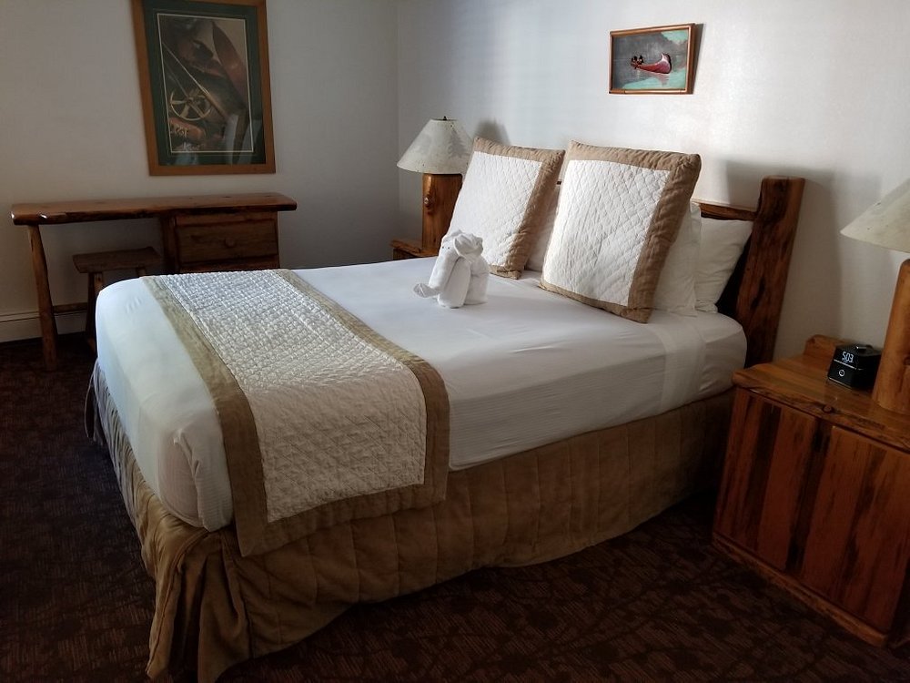 Red Wolf Lakeside Lodge